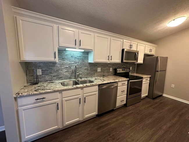 Building Photo - 10301 Trotters Pointe Dr