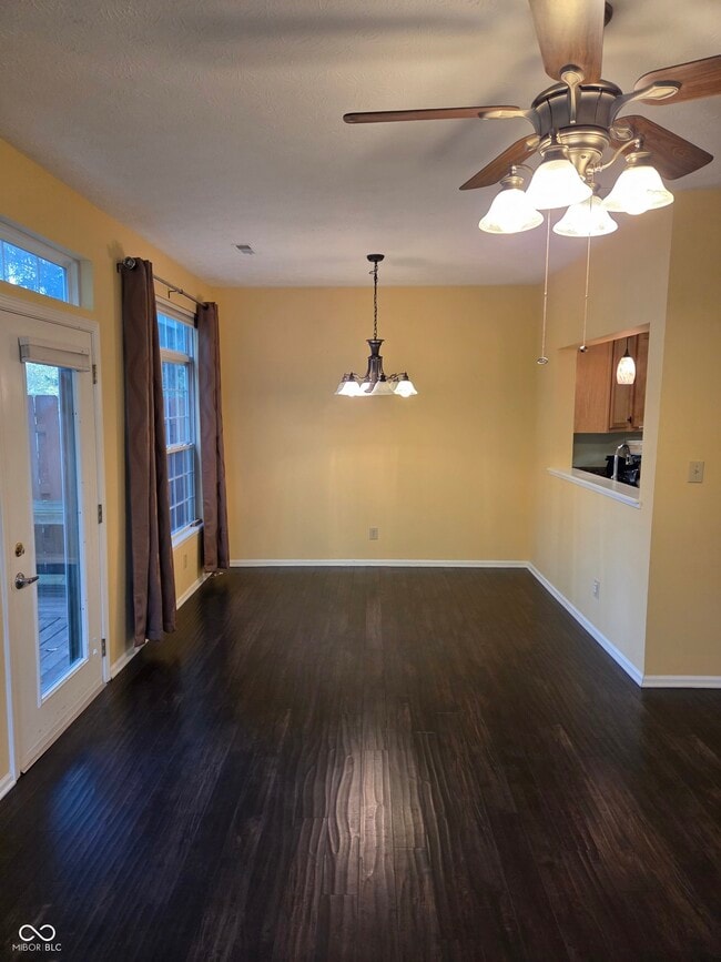 Building Photo - 1012 Grovewood Dr