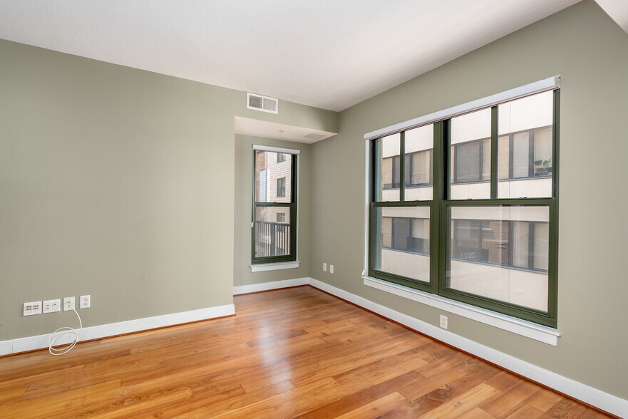 Building Photo - 910 M St NW