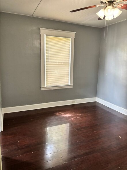 Building Photo - 2920 Overland Ave