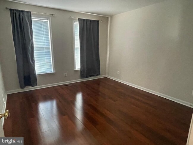 Building Photo - 45792 Shagbark Terrace