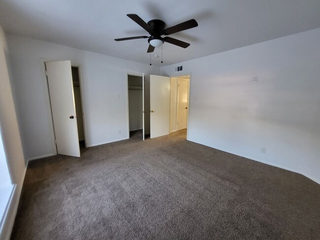 Building Photo - 8401 N New Braunfels Ave