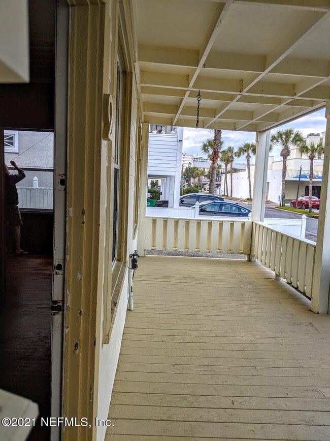 Building Photo - 2224 Ocean Dr S