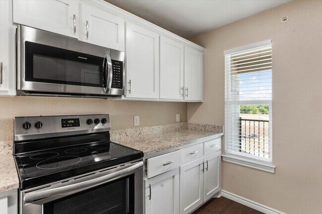 Building Photo - 1406 Courtney Pl