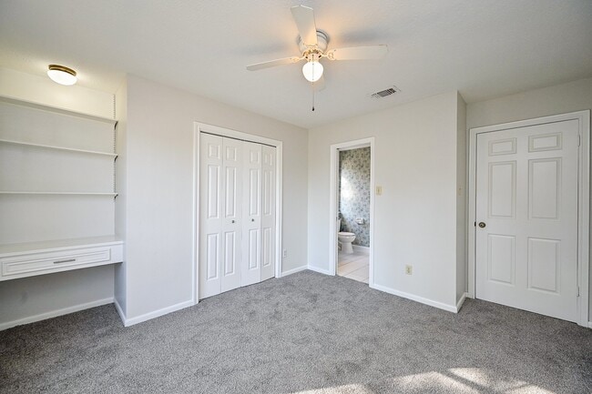 Building Photo - 12011 Autumn Creek Dr
