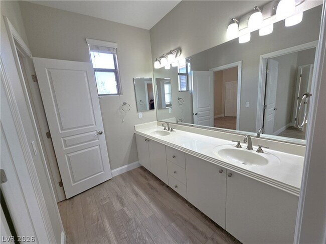 Building Photo - 927 Via Canale Dr