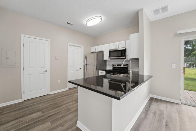 Building Photo - 7621 Lorimar Dr