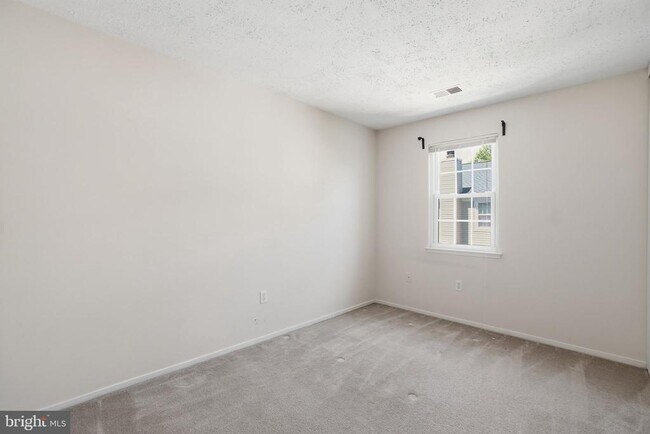 Building Photo - 2391 Hunters Square Ct
