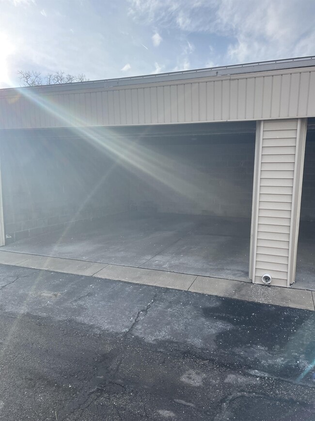 Building Photo - 15212 Maple Park Dr