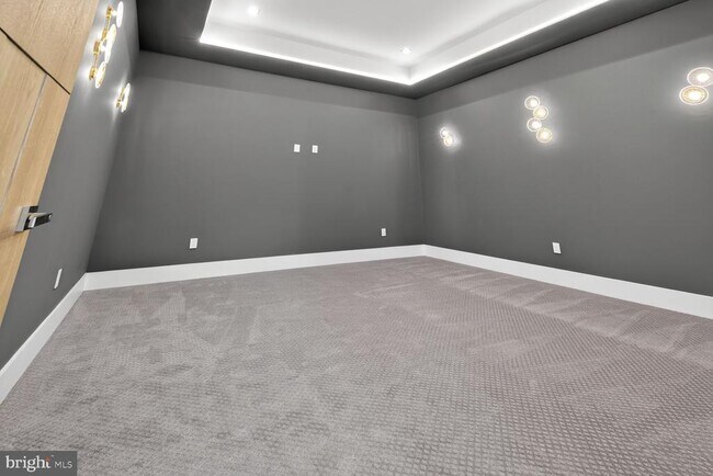 Building Photo - 4509 Foxhall Cres NW