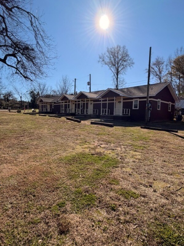 Building Photo - 621 Milligan St