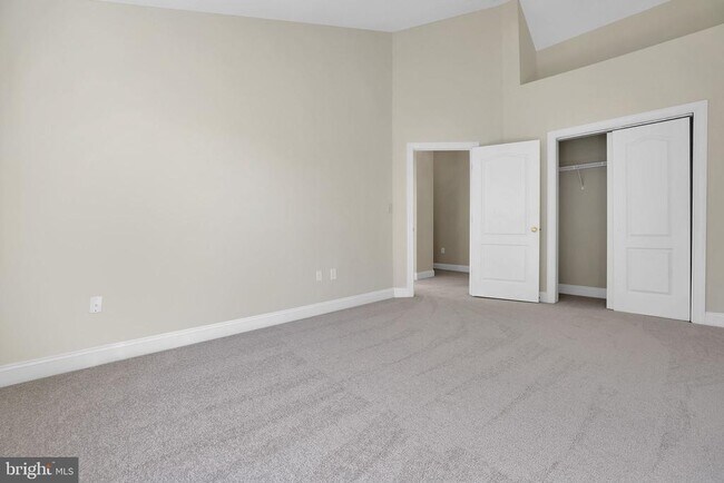 Building Photo - 111 Chevy Chase St