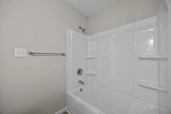 Building Photo - Portsmouth/5 bed 2 bath/Ready for quick move in!!
