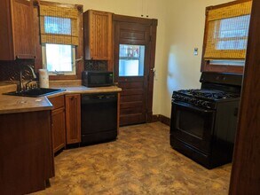 Building Photo - 4 bedroom home