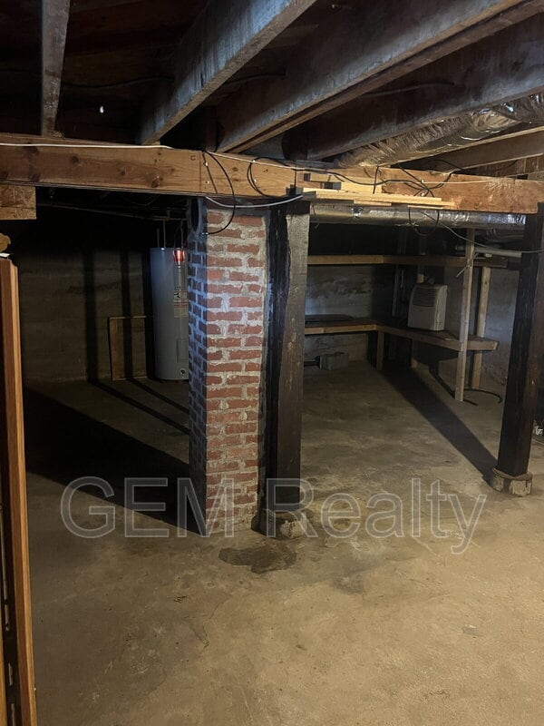 Building Photo - 349 White Oak Rd
