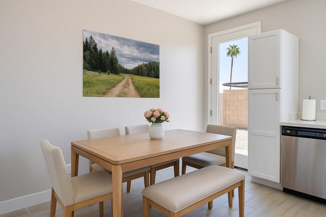 Building Photo - 6612 W Paradise Ln