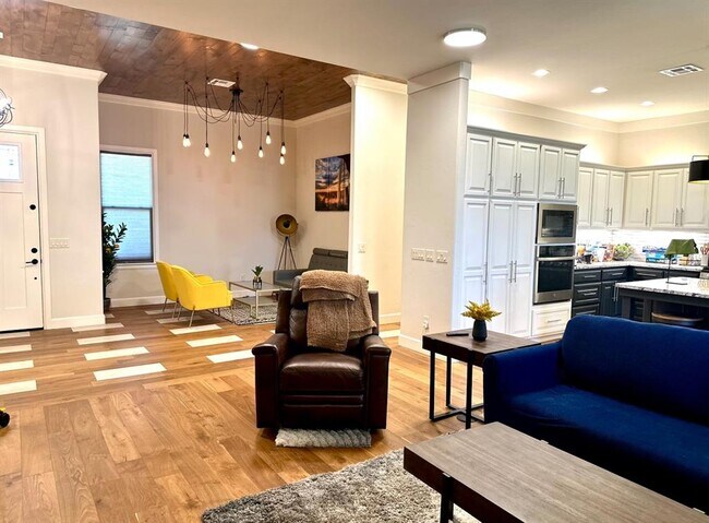 Building Photo - 812 Fox Hollow Dr