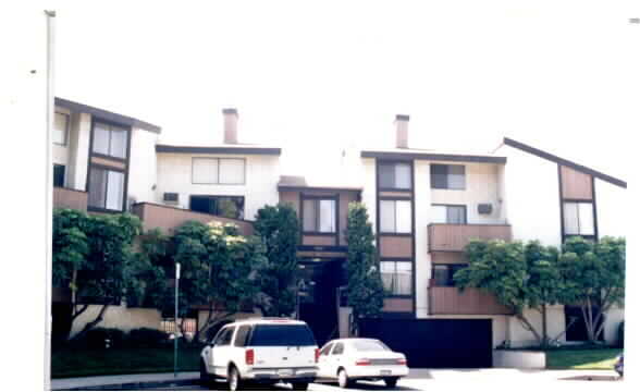 Primary Photo - 3327 Livonia Ave