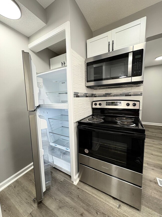 Building Photo - Discover Your Perfect Home at Bellagio Nor...