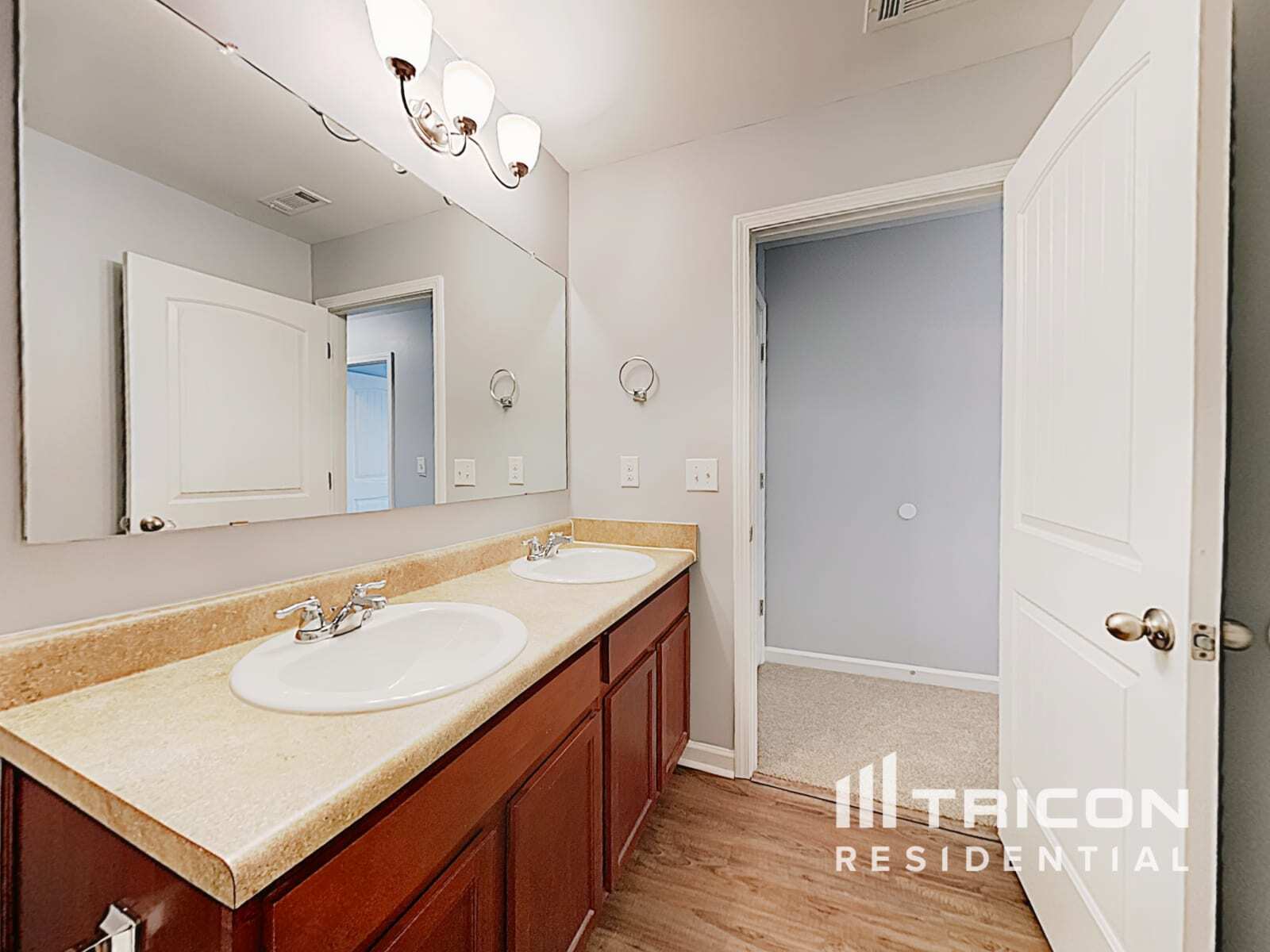Building Photo - 211 Hollyhock Ln