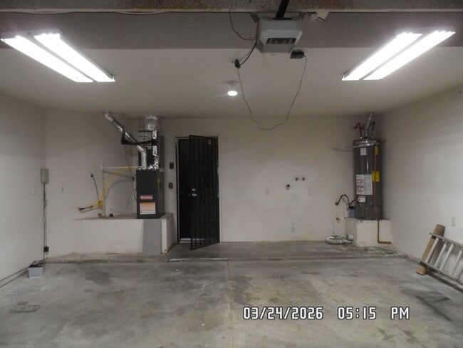 Building Photo - 3 Bedrooms, 2 Bathrooms, approx. 1112 sq. ft., 2 Car Garage, Solar Panels, Internet Included. Clo...