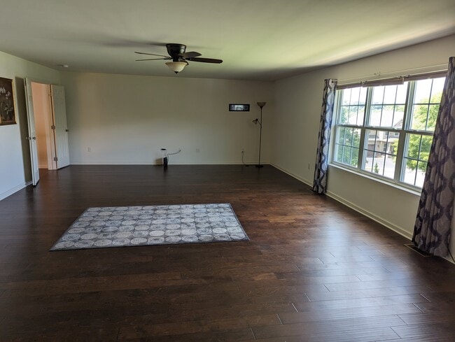 Building Photo - 5 Auction Dr