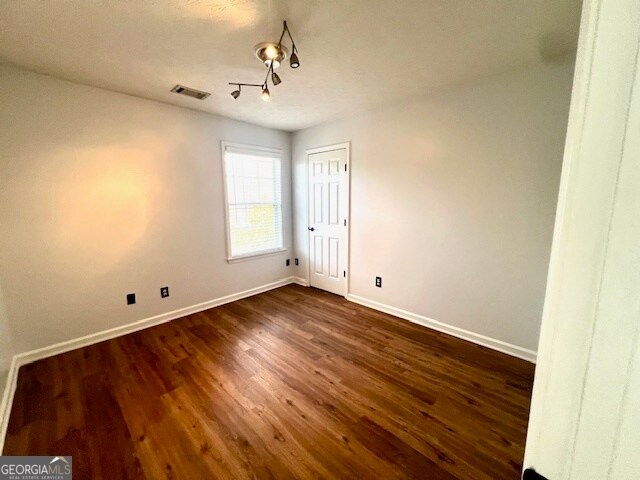 Building Photo - 3320 Northcliff Dr