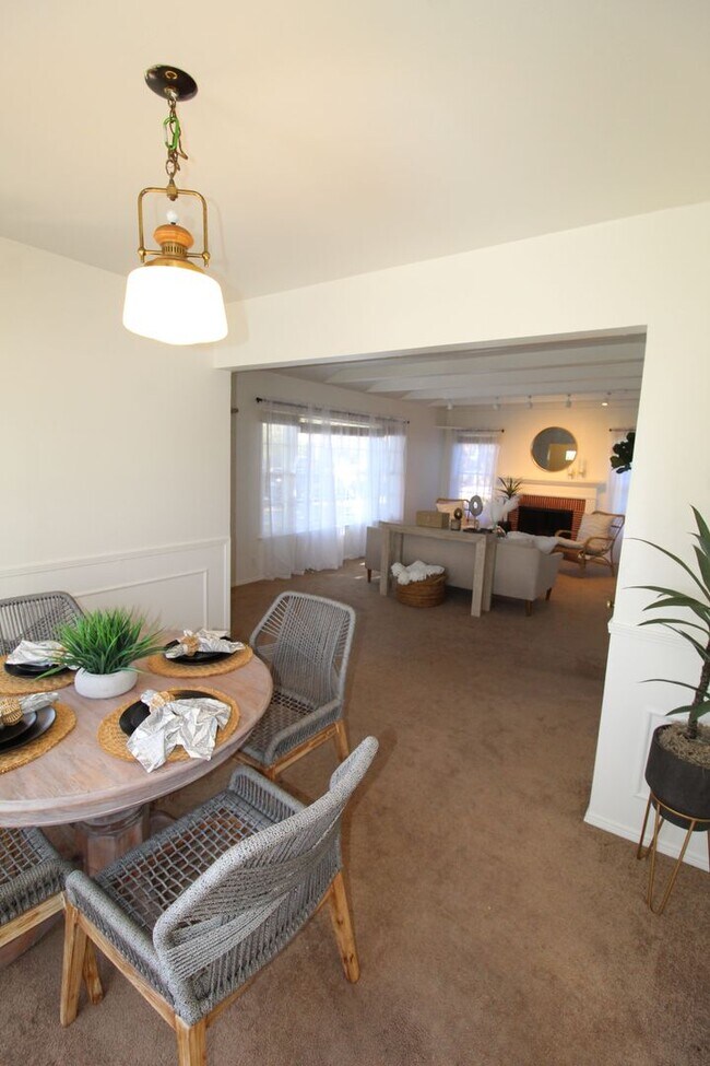 Building Photo - Charming Midtown Ventura Home- 3 Bedroom + 1.75 Bath
