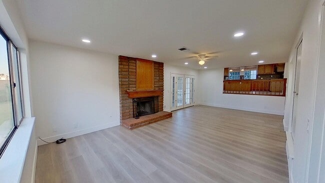 Building Photo - 5913 E Tiber Dr