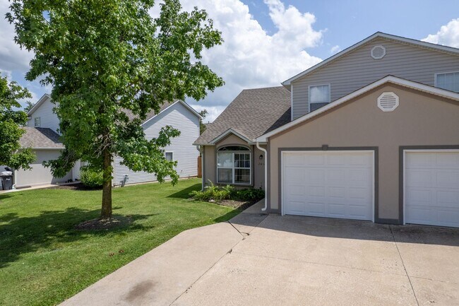 Building Photo - 2412-2414 Calder Ct.