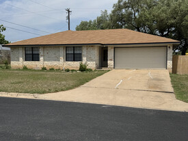 Building Photo - 902 Woodview Dr