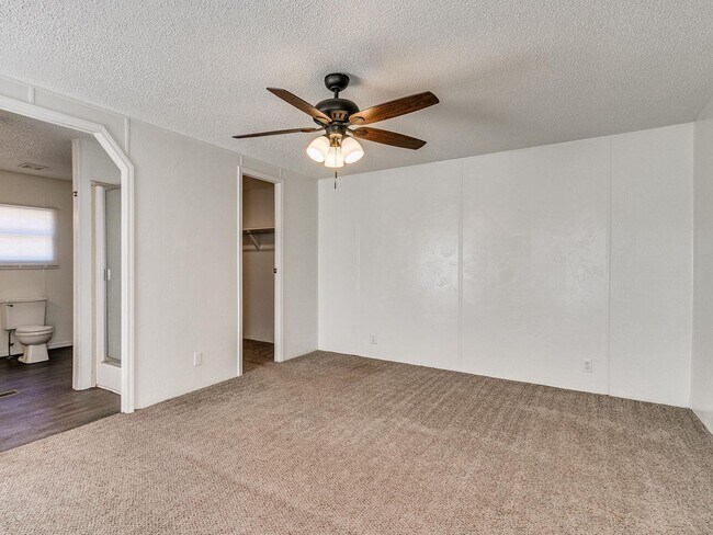 Building Photo - 3bed/2bath Mobile Home Available on 1.3 Acres in Noble!