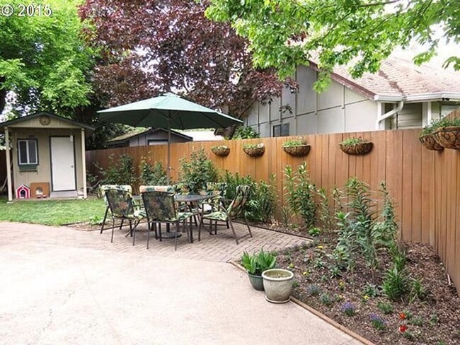 Building Photo - Sought After Bethel Neighborhood