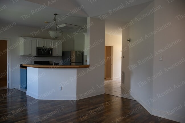 Building Photo - 2206 Desiree St
