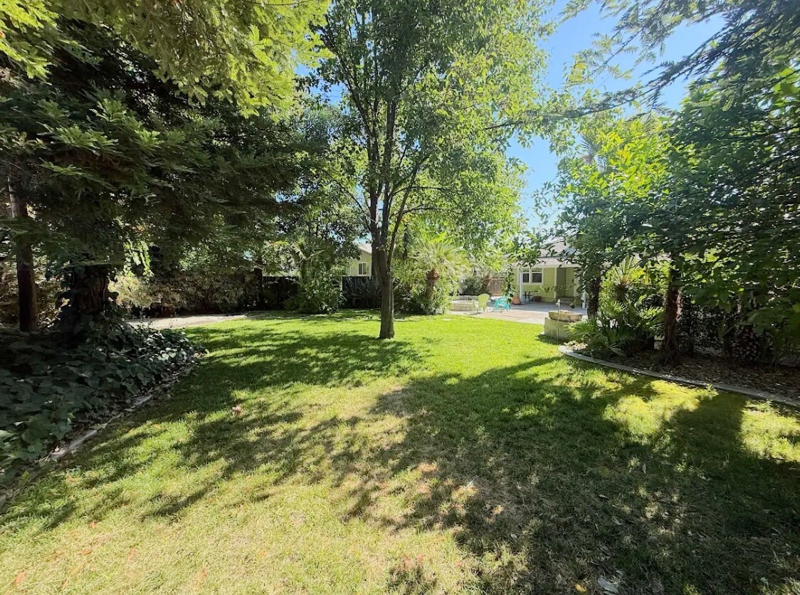 Building Photo - 3021 Oleander Ave