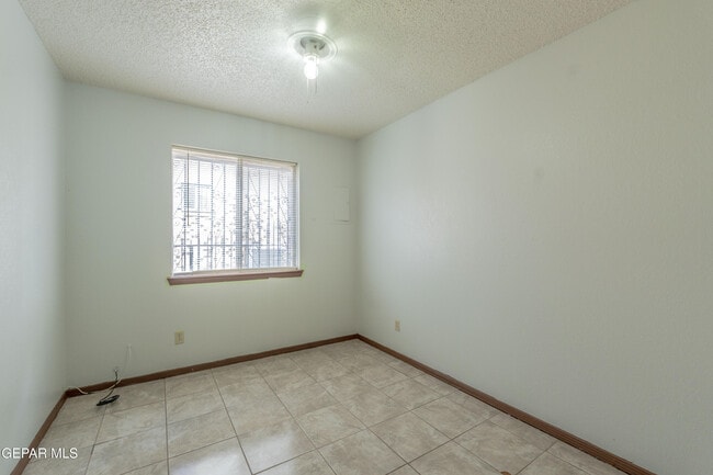 Building Photo - 921 Wier Ln
