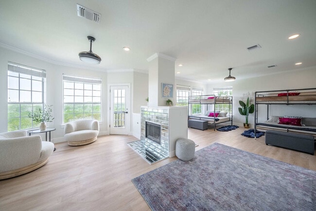 Building Photo - 8902 Feather Hill Rd