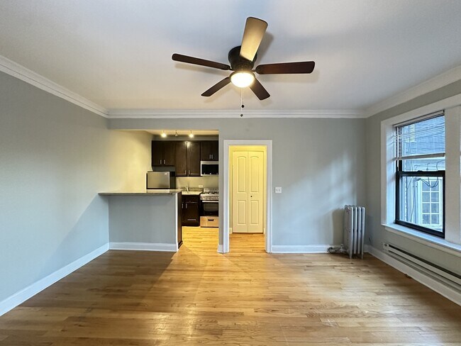 Building Photo - 4619 N Paulina St