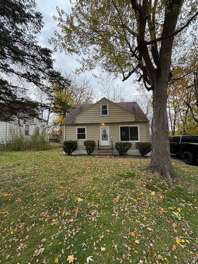 Primary Photo - Newly Renovated 3 Bedroom Home – Section 8...