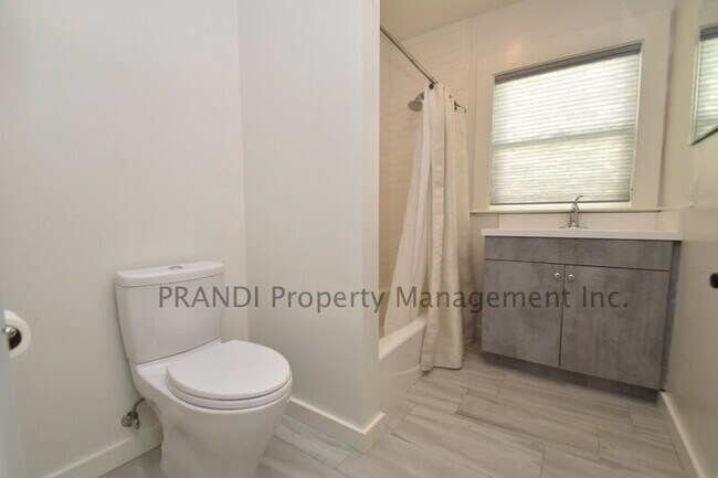 Building Photo - 1533 4th St