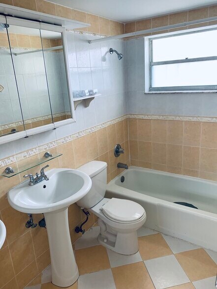 Building Photo - 1750 W 46th St