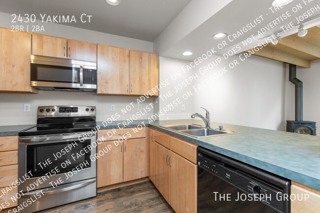 Building Photo - 2430 Yakima Ct