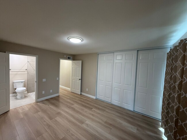 Building Photo - Updated Del Mar model home in Leisure Village