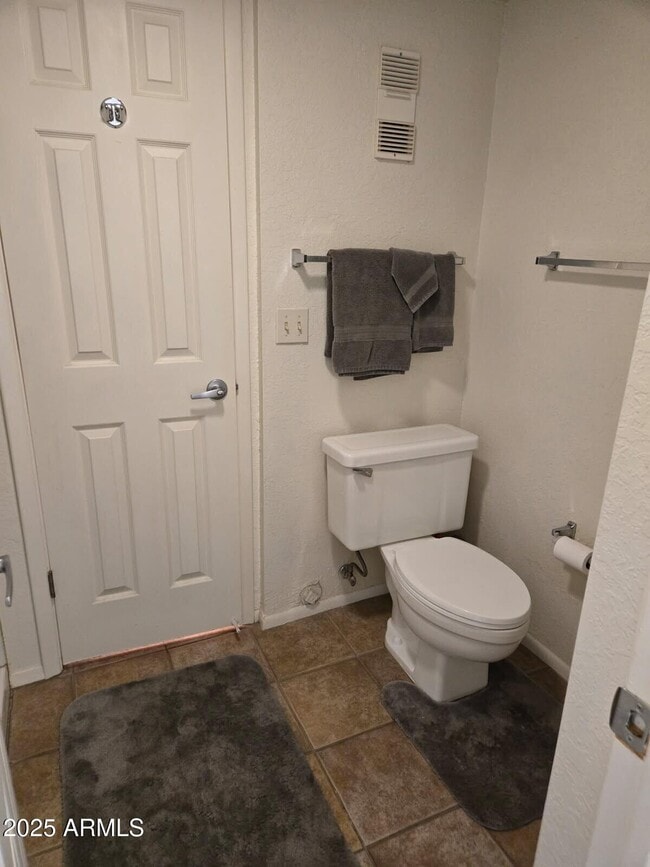 Building Photo - 8649 E Royal Palm Rd