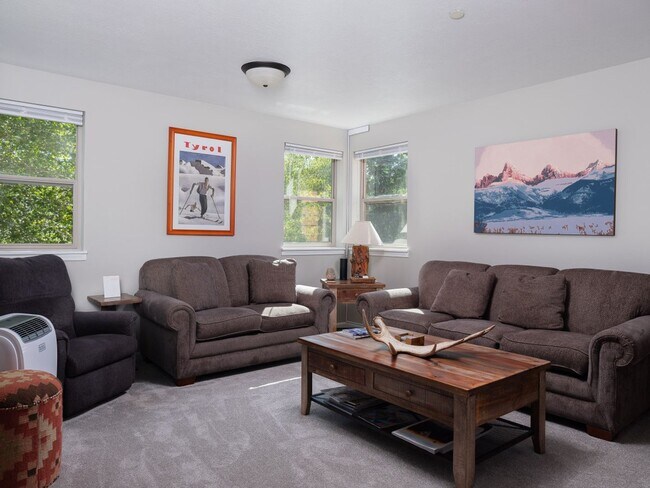 Building Photo - 7552 Mountain Laurel Dr