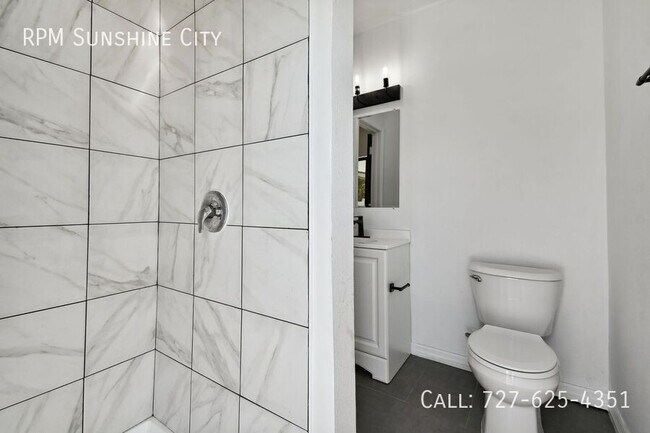 Building Photo - 4310 Columbus Way S