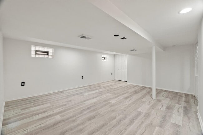 Building Photo - 5239 S Rutherford Ave