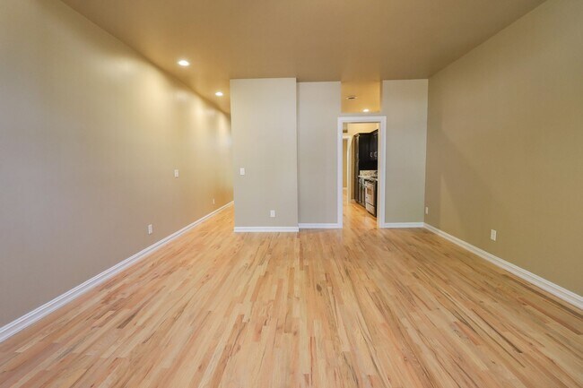 Building Photo - 1 Bed | 1.5 Bath Near Downtown Tulsa!