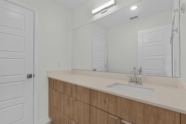Building Photo - 409 Deer Path Lp