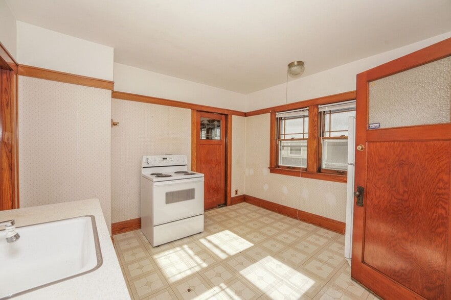 Building Photo - 2975 N 58th St